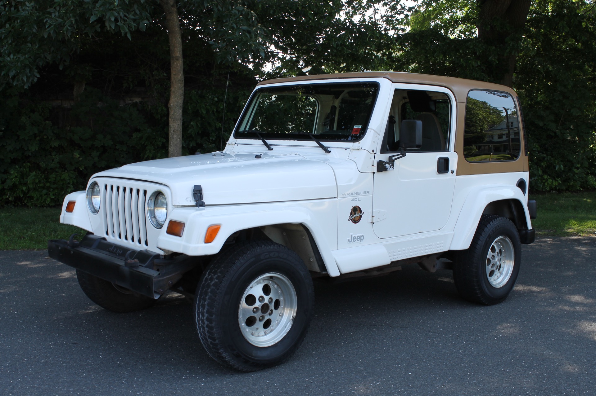 Total 62+ imagen 1997 jeep wrangler sahara white