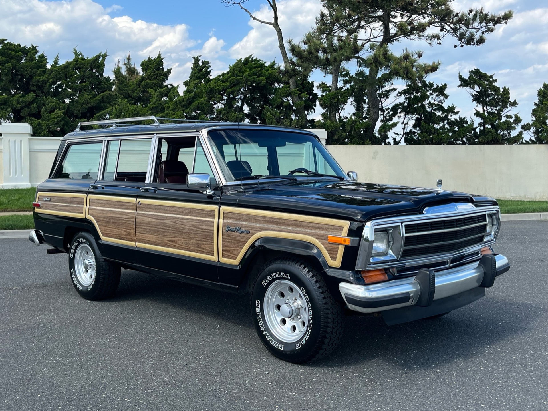 1987 Jeep Grand Wagoneer 