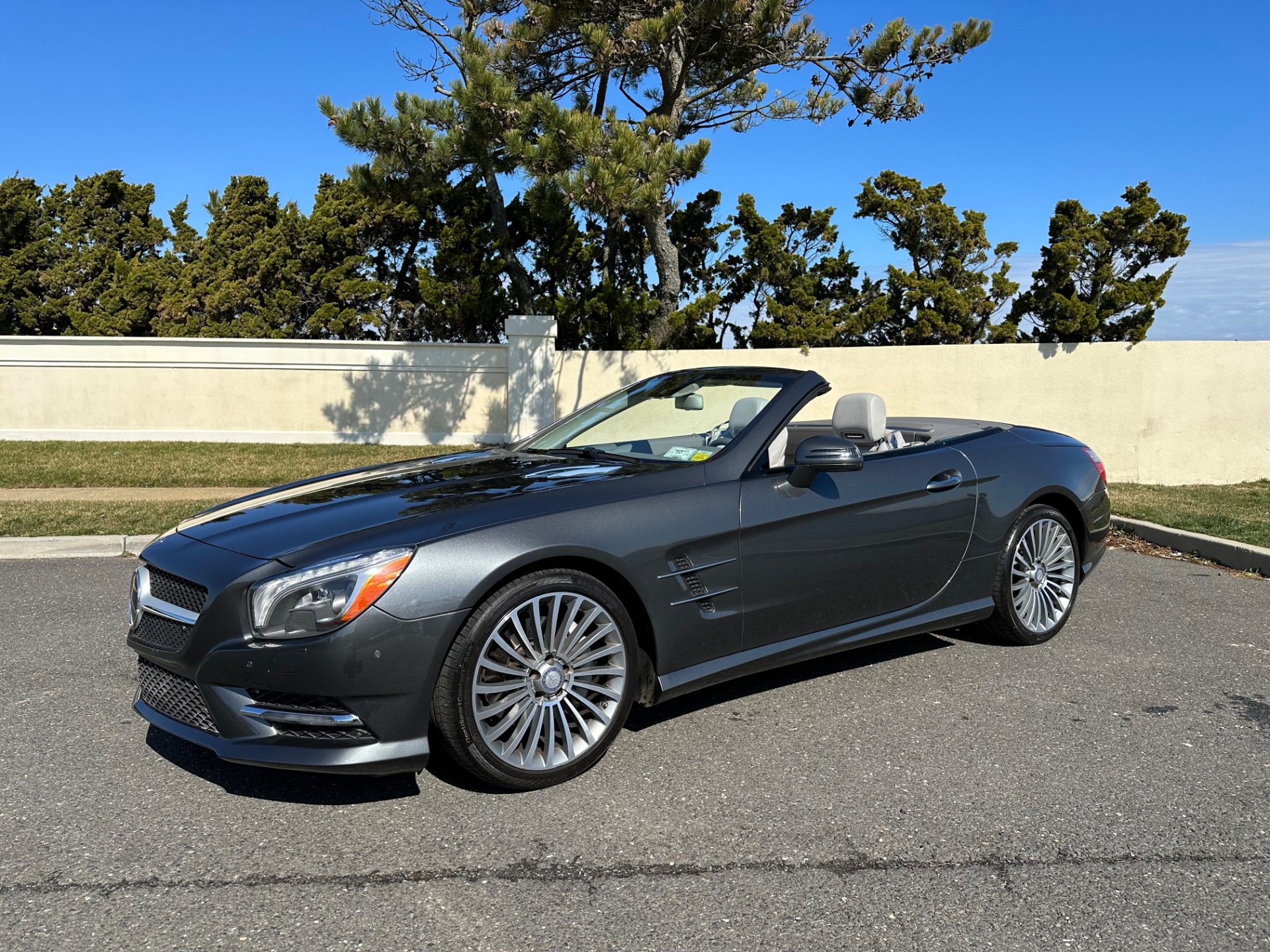 2015 Mercedes-Benz SL550 .