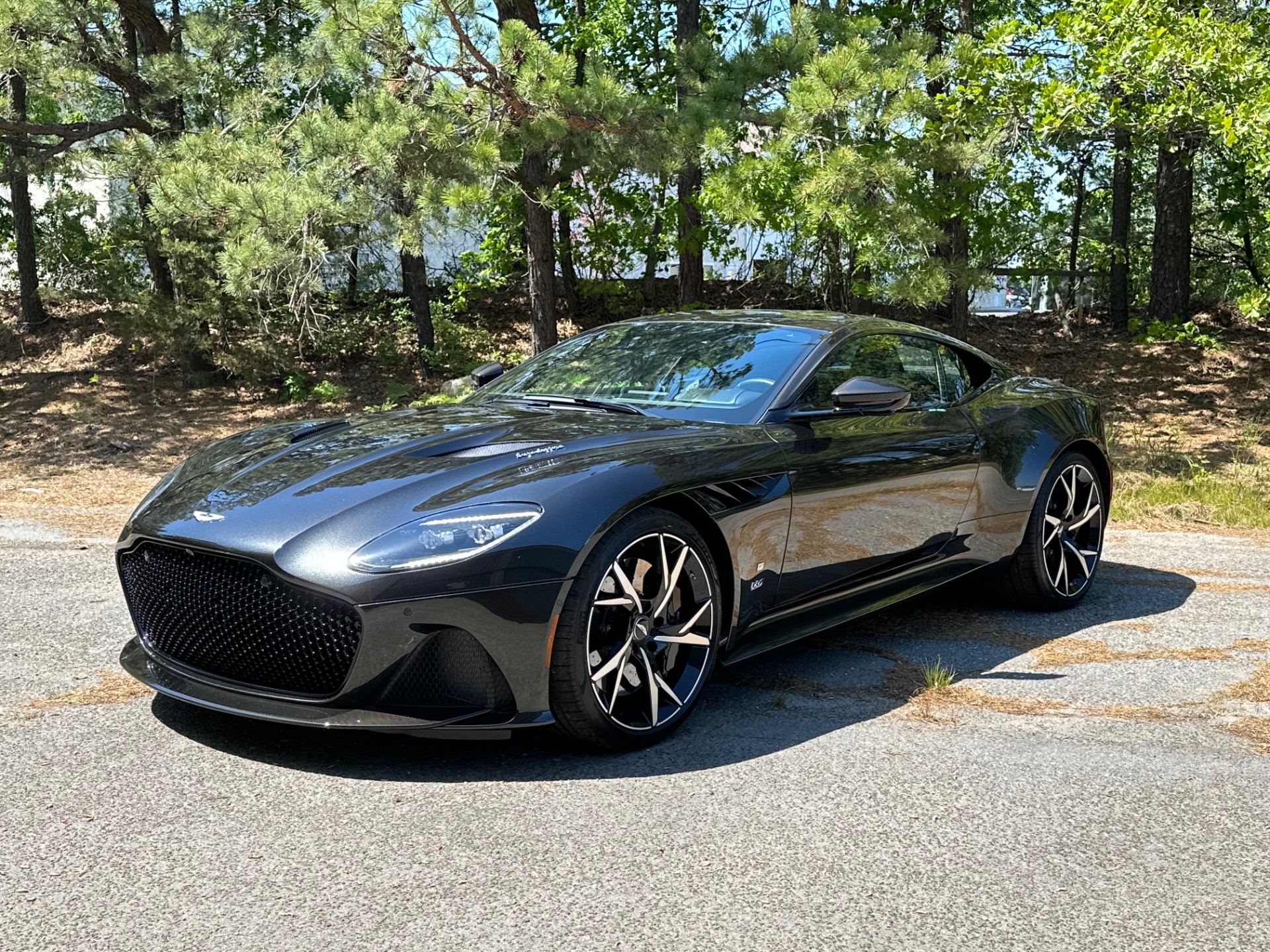 2021 Aston Martin DBS Superleggera 007 Edition .