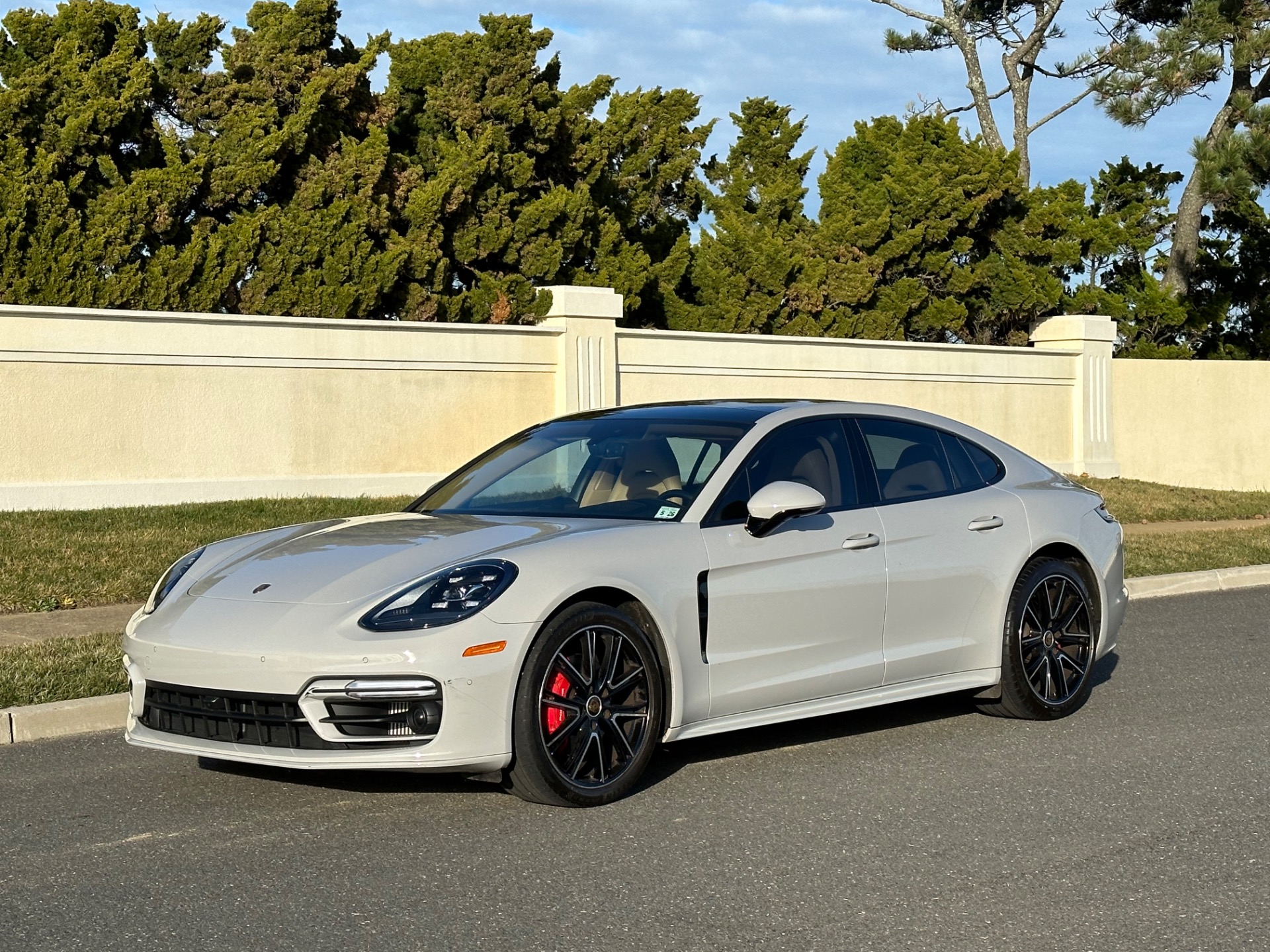 2021 Porsche Panamera 4S .